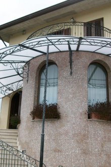 Πόρτα από σφυρήλατο σίδερο