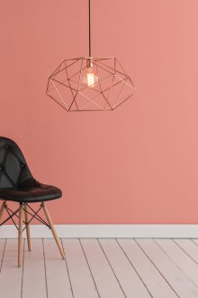 Λευκό δάπεδο και ροζ ταπετσαρία