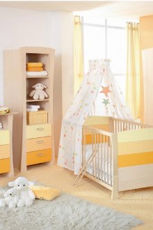 Κομοδίνο στο φυτώριο με πορτοκαλί τόνους