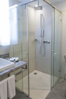 Μπάνιο με ντους