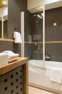 Σκούρο καφέ μπάνιο