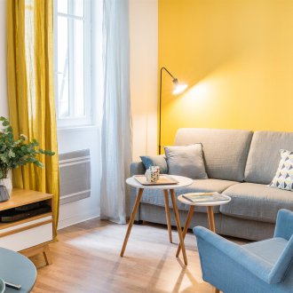 Sofa bé trong nội thất.