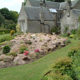 Rockery κοντά στο σπίτι