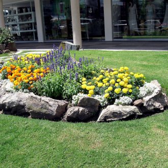 Ανθοπωλείο από πέτρες