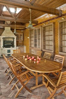 Μεγάλη τραπεζαρία και ψησταριά στο κιόσκι