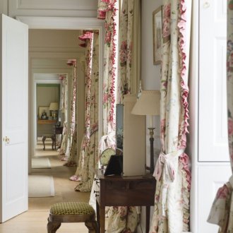 Κουρτίνες για το δόσιμο με ένα λαμπρέκι