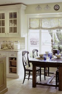 Ρωμαϊκές κουρτίνες για καλοκαιρινή κατοικία