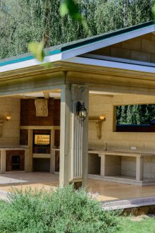 Πέτρινο κιόσκι με τζάκι