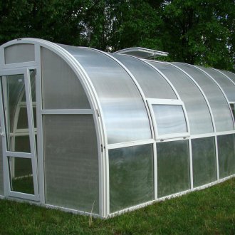 Πολυκαρβονικό θερμοκήπιο με παράθυρα