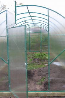 Ημικυκλικό θερμοκήπιο από πολυανθρακικό