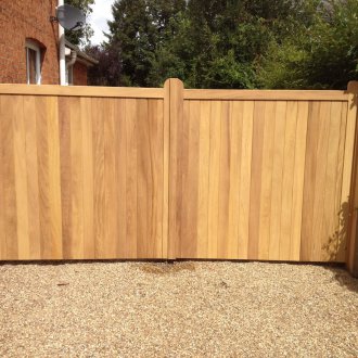 Ξύλινη πύλη