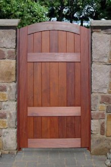 Ξύλινη πύλη