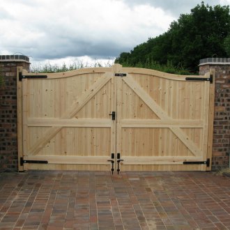 Ξύλινη πύλη από μαλλί