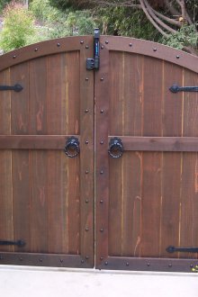 Ξύλινη ξύλινη πύλη