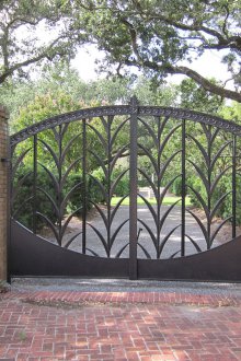 Πύλη σιδήρου για καλοκαιρινή κατοικία