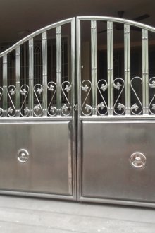 Πύλη διπλού φύλλου από χάλυβα