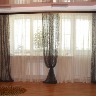 Κουρτίνες ματιών στο σαλόνι