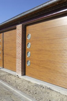 Τμηματική πόρτα από προφίλ