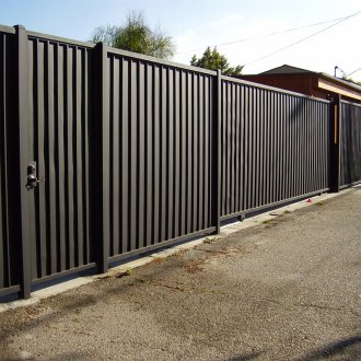 Κυματοειδής πόρτα με πόρτα