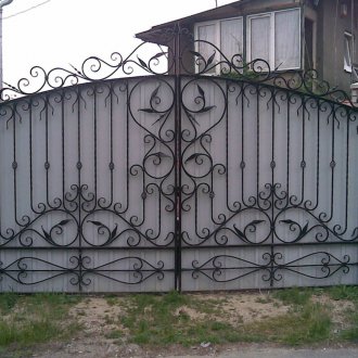 Μεταλλικές σφυρηλατημένες πύλες