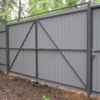 Κυματοειδείς πύλες με πύλη