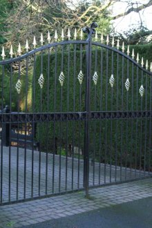 Αυτόματες σφυρηλατημένες πύλες