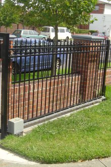 Πύλη με αυτόματο μηχανισμό ανοίγματος