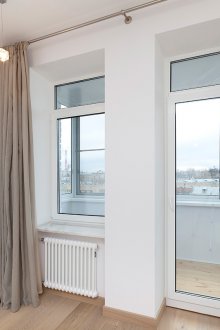 Λευκό σχεδιασμό μπαλκονιού