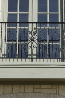 Βαμμένη μπαλκονόπορτα