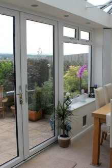 Σχεδιασμός μπαλκονόπορτας στην κουζίνα