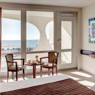 Μπαλκονόπορτα στην κρεβατοκάμαρα