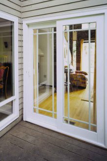 Μπαλκονόπορτα με γυαλί