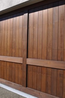 Κάθετη θωρακισμένη πόρτα