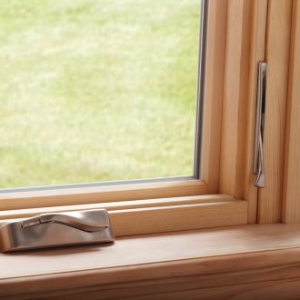 Ξύλινα παράθυρα με κλίση