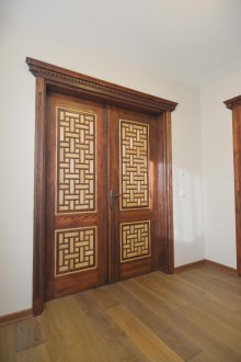 Σκαλισμένες πόρτες