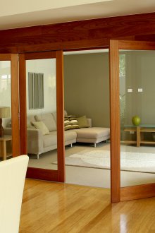 Επικαλυμμένες πλαγιές μιας πτυσσόμενης πόρτας