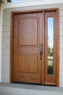 Οι πλαϊνές πλαγιές της μπροστινής πόρτας