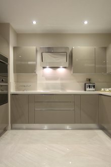 Γκρίζο γυαλιστερό σετ κουζίνας