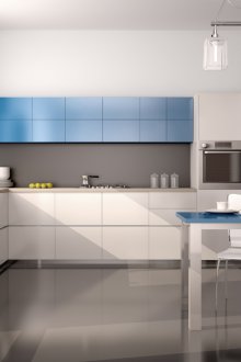 Μπλε έμφαση στη γκρίζα κουζίνα