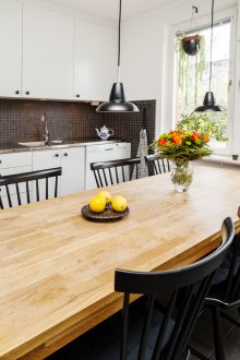 Σκούρο γκρι πάτωμα κουζίνας