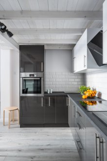 Ο συνδυασμός του σκούρου και του ανοιχτό γκρι