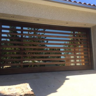 Κρεμαστά πύλες στη χώρα