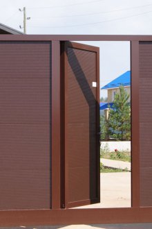 Πύλη με πόρτα