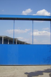 Κρεμαστά μπλε πύλη