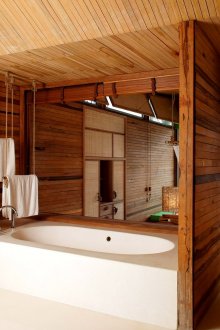 Μπάνιο σε ένα σπίτι από ξύλο