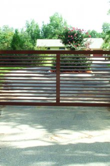 Πύλες από σωλήνα προφίλ σε πόλους