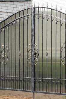 Πύλη συναρμολόγησης από έναν σωλήνα προφίλ