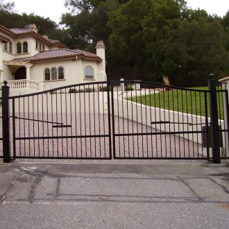 Ανύψωση μεταλλικών πύλων