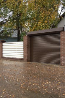 Κυλιόμενες πύλες στην είσοδο