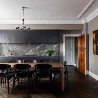 Παρκέ Χριστουγεννιάτικο δέντρο στην κουζίνα